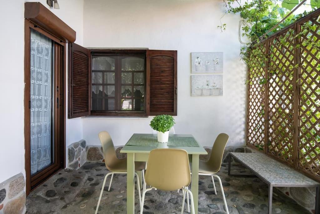 Traditionelles Appartement Athos Shadow Am Meer Paralia Sikias Exterior foto